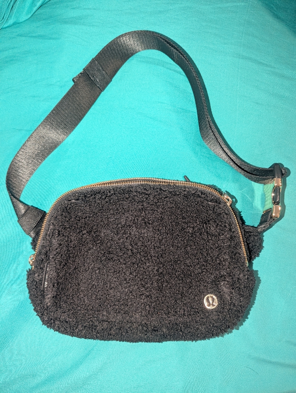 Lululemon Black Fleece Large 2L Everywhere Belt Bag w/gold hardware